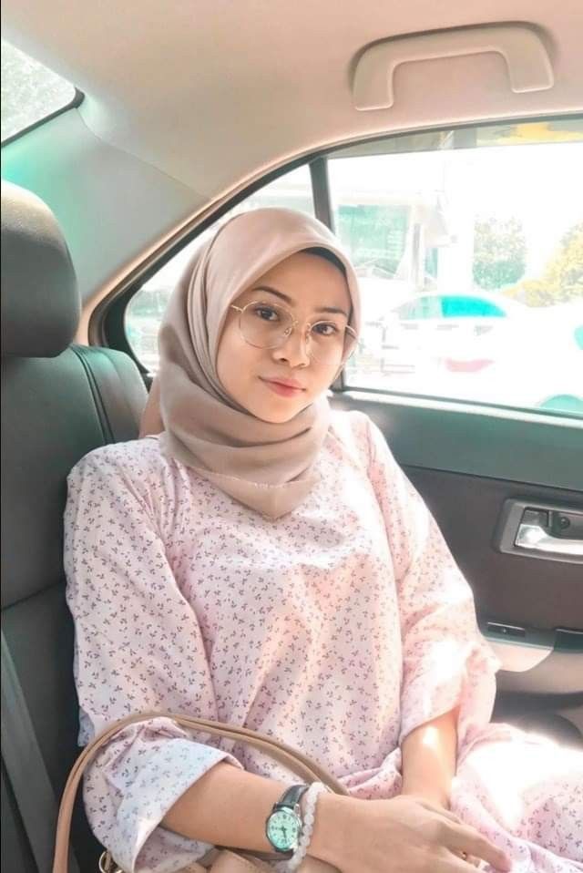 Cewek tudung in car