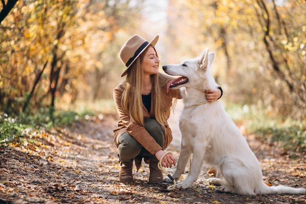 Woman with Dog (Frau mit Hund)