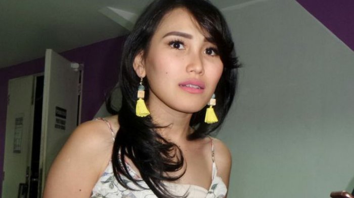 Artis dangdut ayu tingting di entot