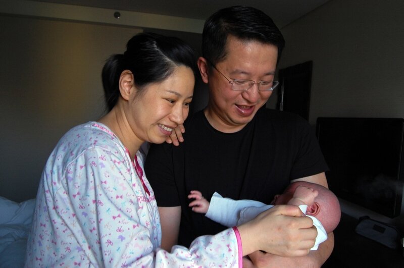 Nagasaki: Mom, Young Daughter Help Keep Mask-changing Chinese Art Alive