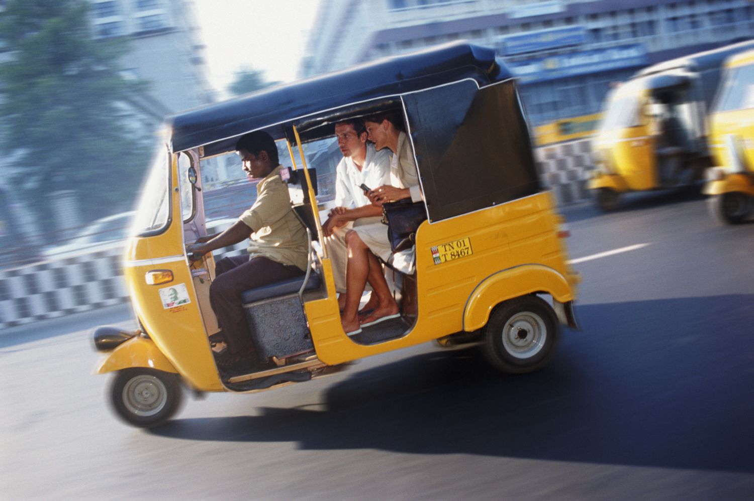 The largest fleet of motorcycle cabs in Paris and its airports: