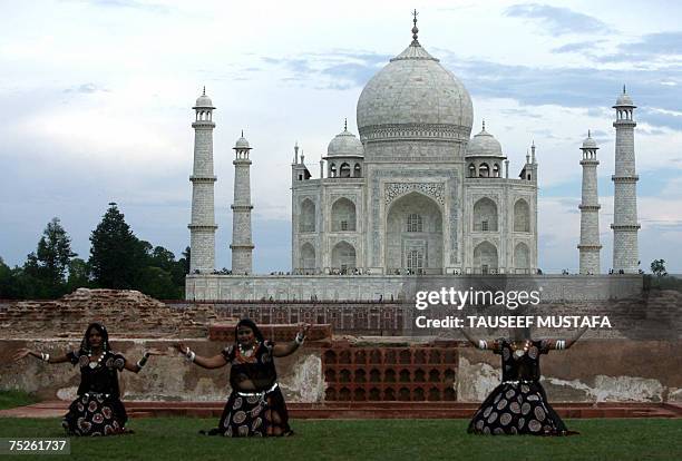 Mother-Daughter Bonding at the Taj: Travelling India