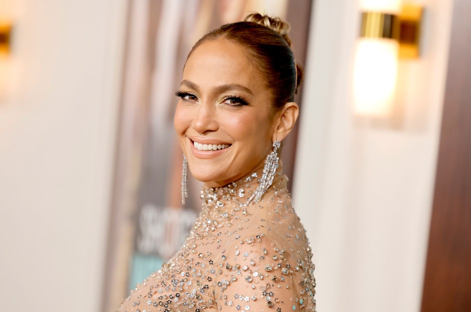 Jennifer Lopez Celebrates First Anniversary With Ben Affleck By Going Full 2002