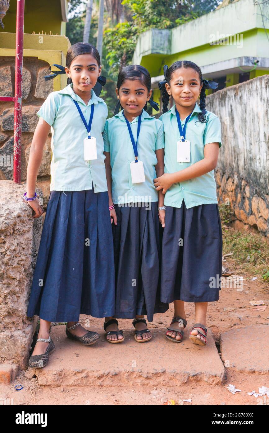 File:Indian school girls 4.jpg