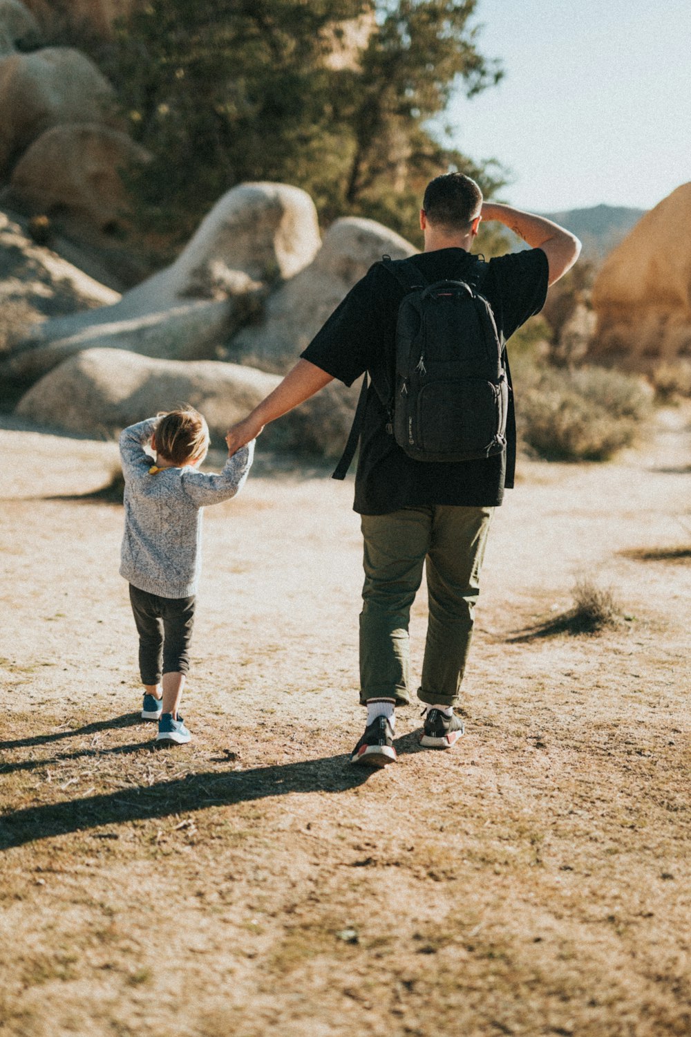 Father and daughter n**t** from behind.