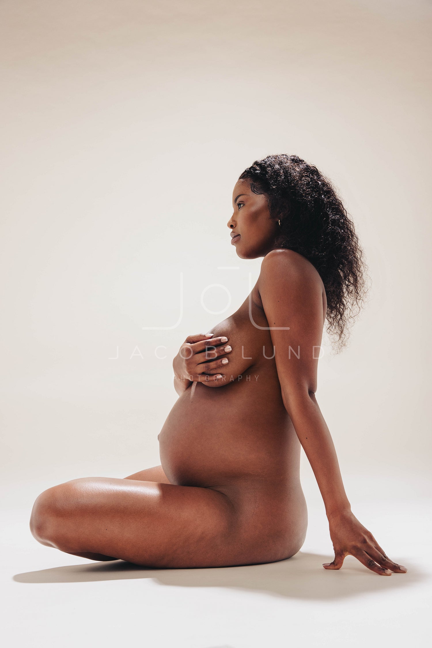 Results for : pregnant nude