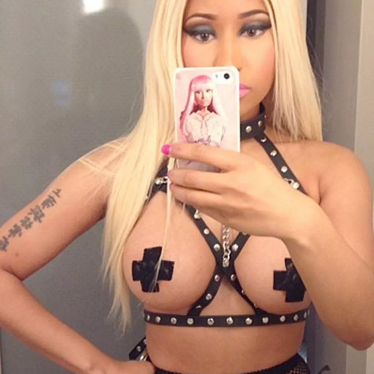 From Classy To Trashy: Nicki Minaj's Nearly Naked Instagram Pics Run The Gamut