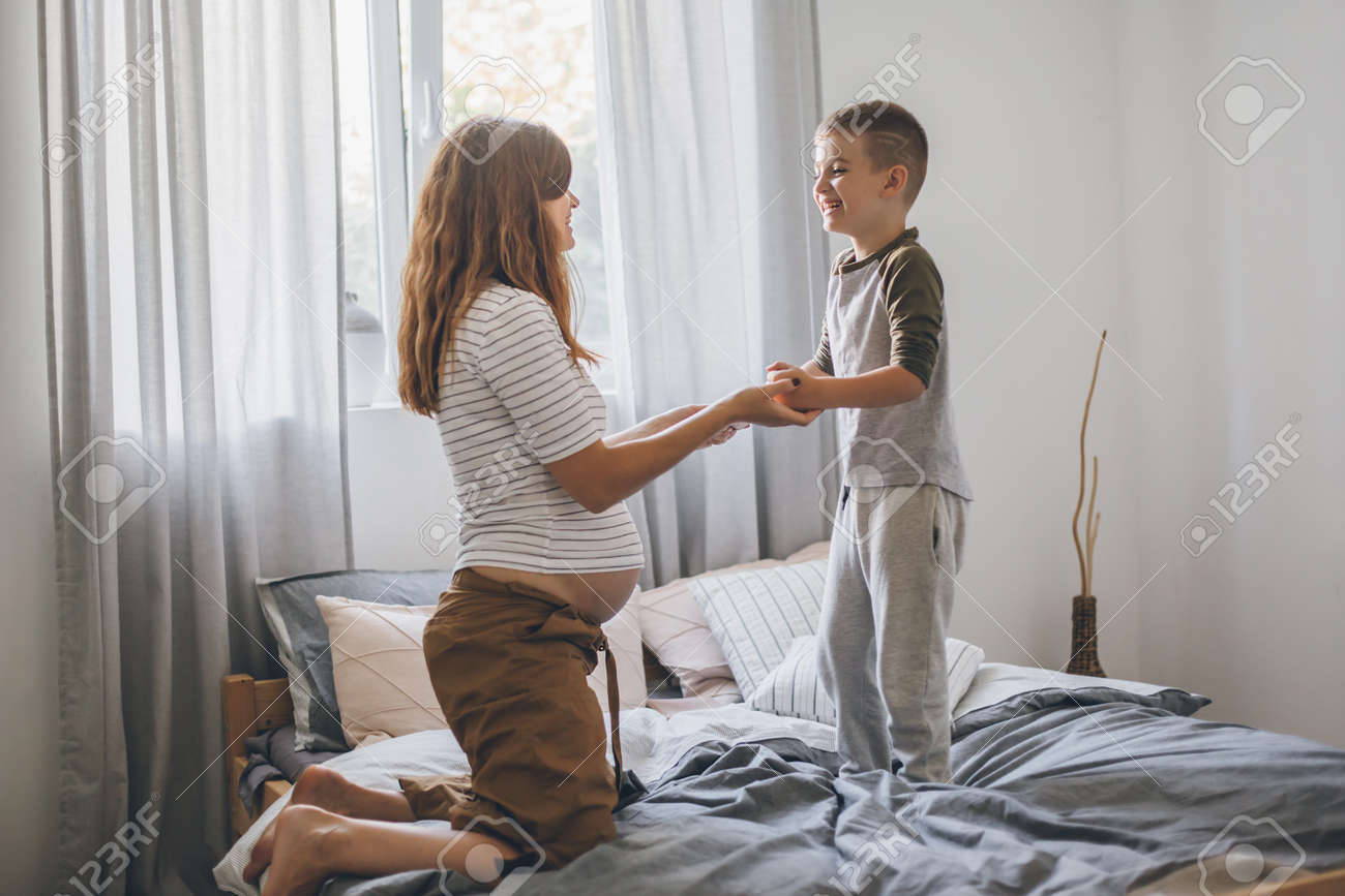 Mom who shares bed with her son not a good match