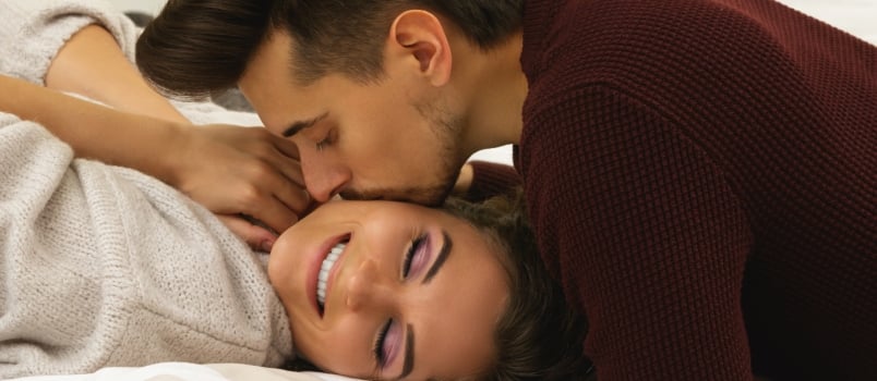 How to Seduce a Man: 19 Ways to Make Him Desperate for You