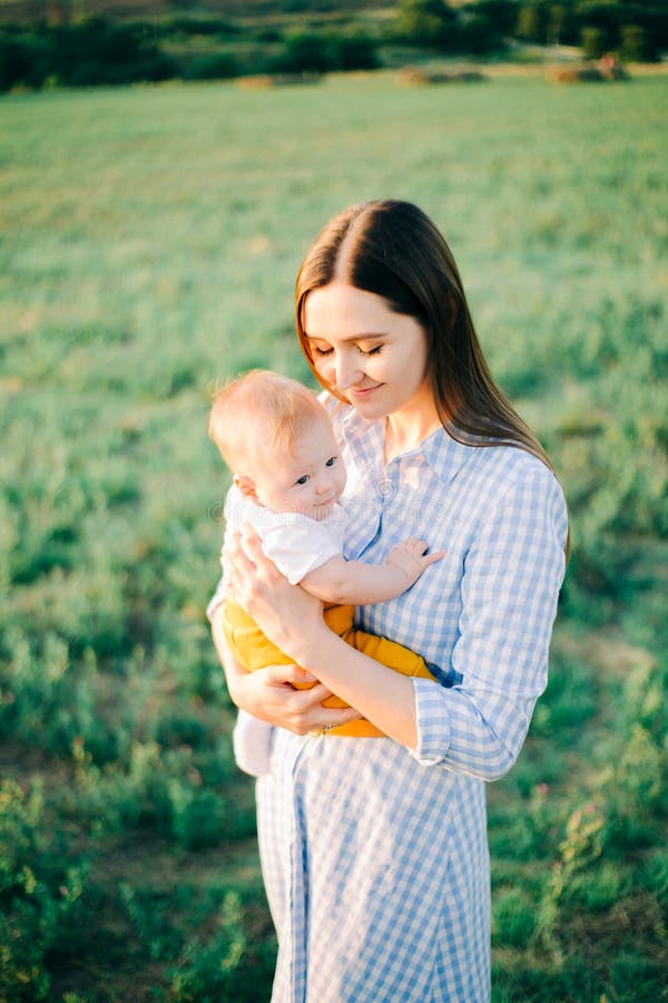 Sun help Young mom